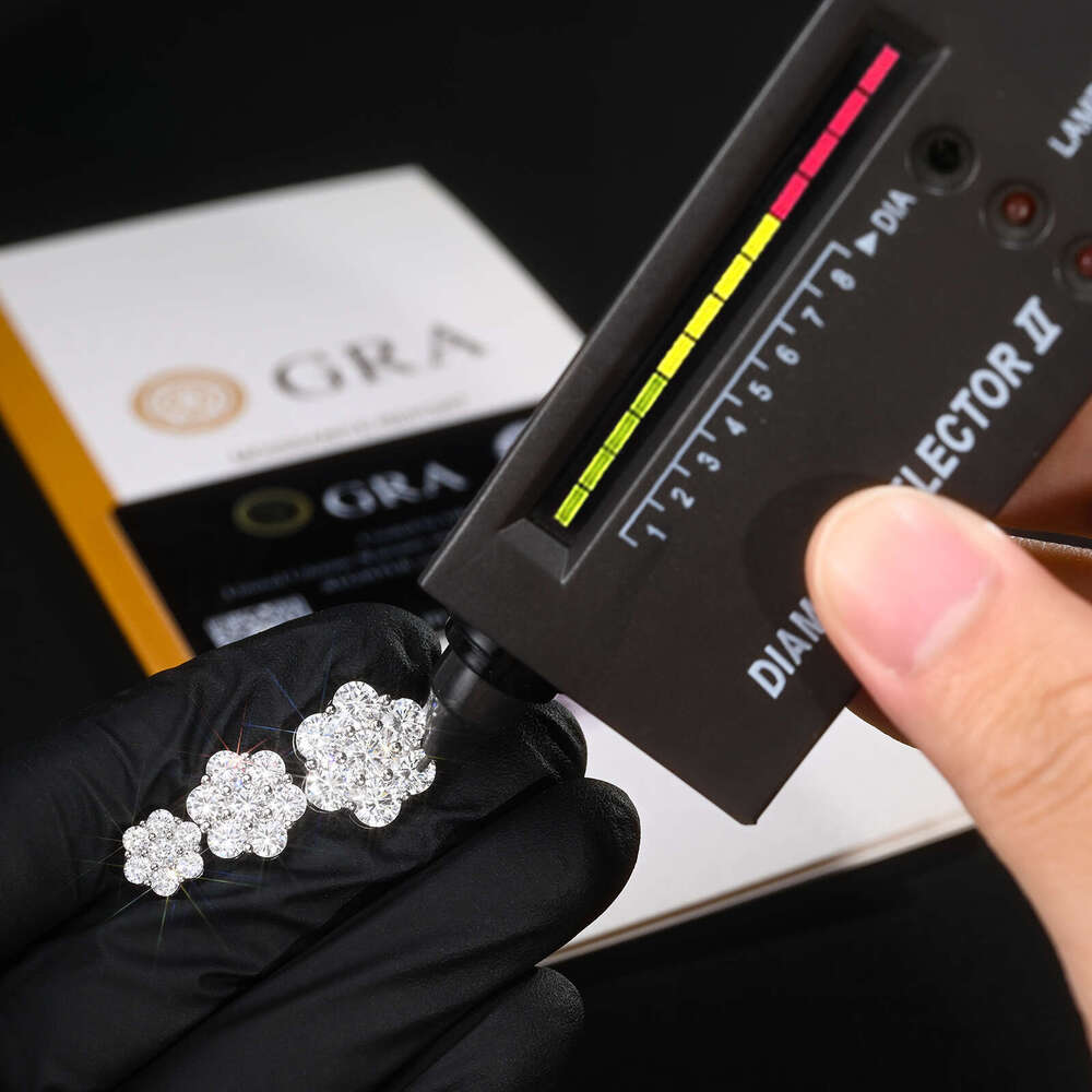 High Quality 925 Sterling Silver Flower Iced Out Diamond Hip Hop Screw Back Moissanite Stud Earrings