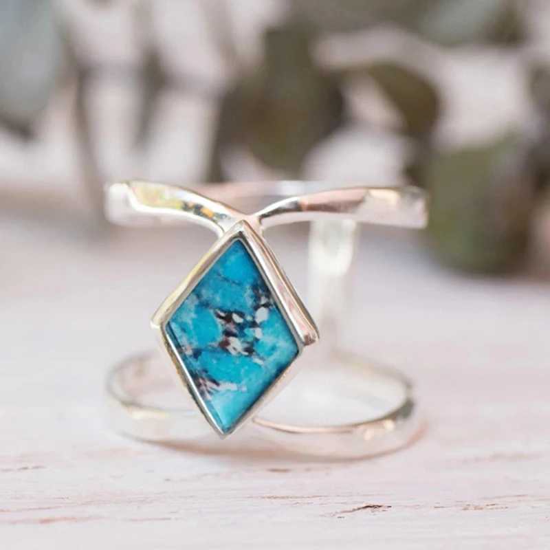 Huitan Women Geometric Rings with Rhombic Stone Sticker Design Bohemia Lady Accessories Silver Color Temperament Female JewelryW251030