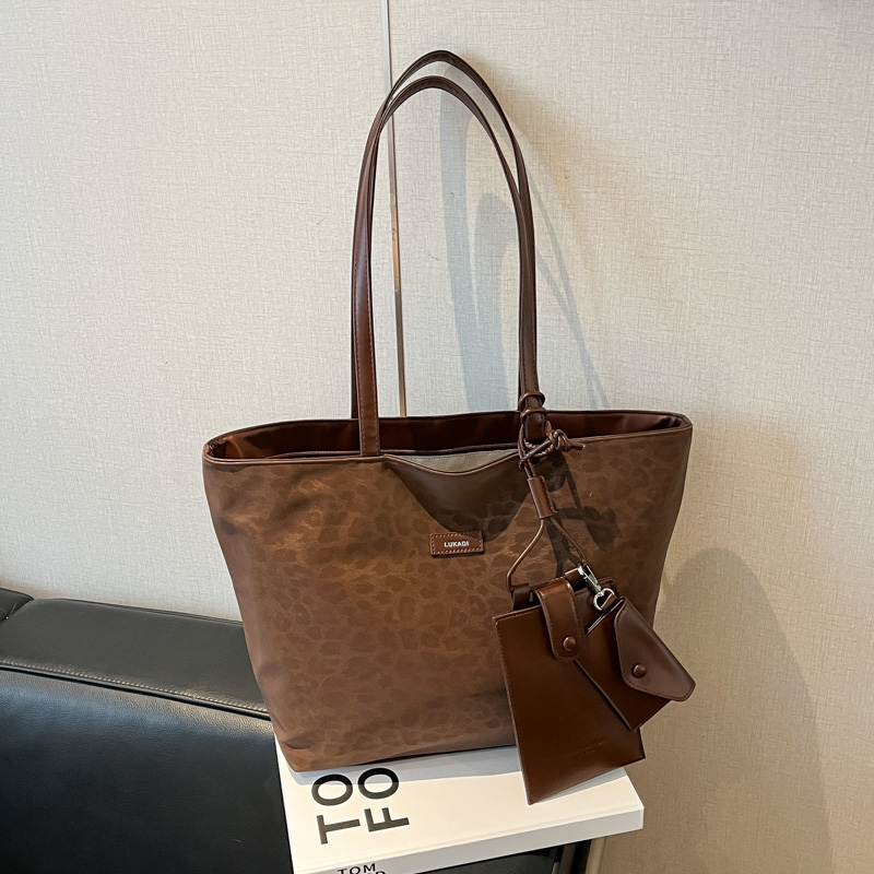 Autumn women's fashionable large capacity synthetic leather handbag, casual simple classic work shoulder bag, popular college student crossbody b