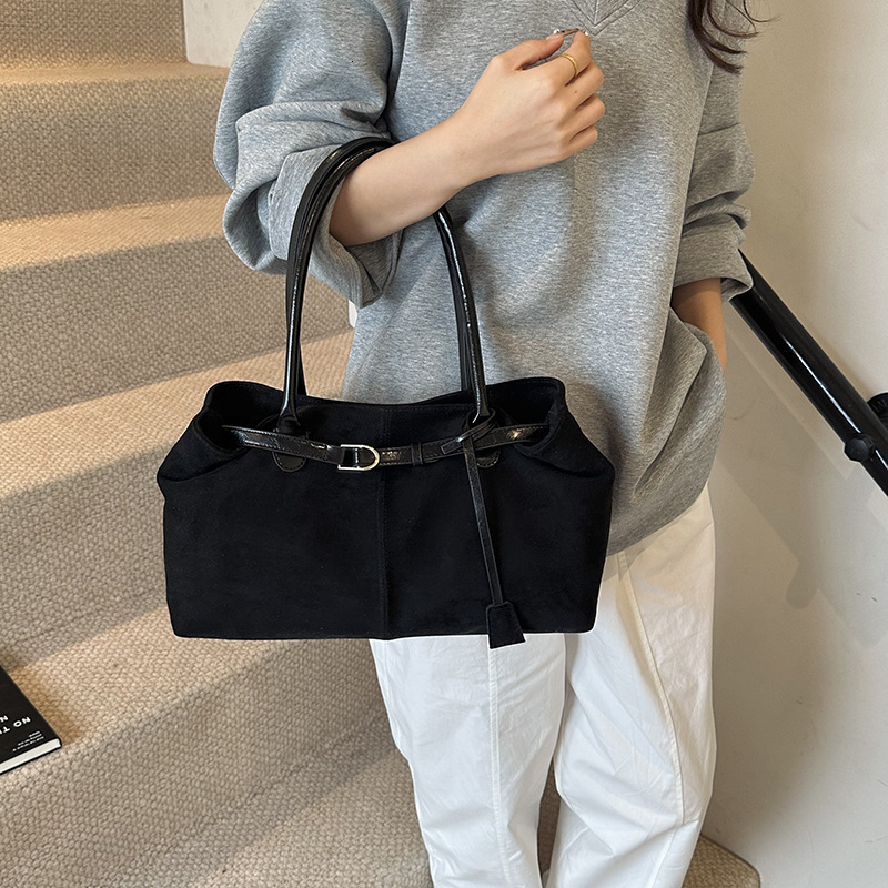 New retro matte handbag, fashionable and simple, niche commuter women's handbag, elegant and fashionable armpit shoulder bag, versatile designer 