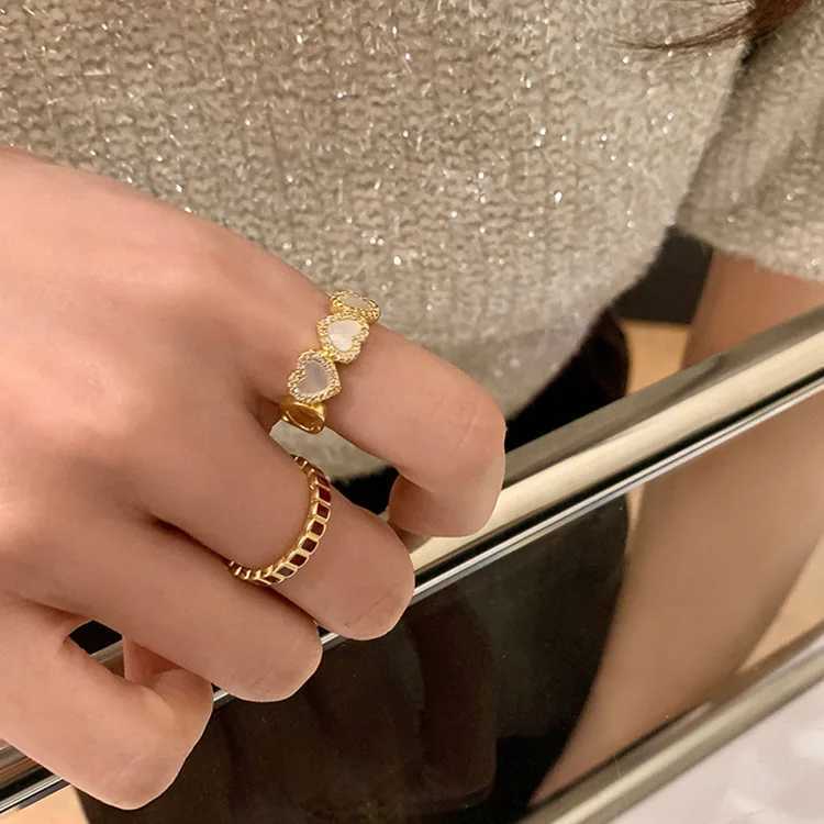 2024 New Korean Oil Dropping Shell Metal Opening Ring Fashionable Elegant Simple Geometric Ring Womens JewelryW251030