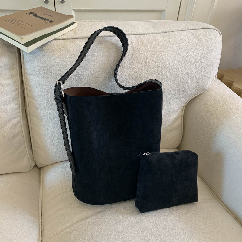 Winter women's fashionable large capacity synthetic leather handbag, casual simple classic work shoulder bag, popular college student crossbody b