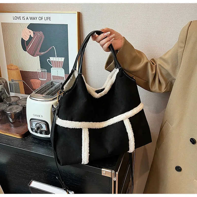 Fashion Trend Lamb Wool Patchwork Handbag for Women Hot Sale Autumn Winter New Large Capacity Suede One Shoulder Crossbody Bags M251030