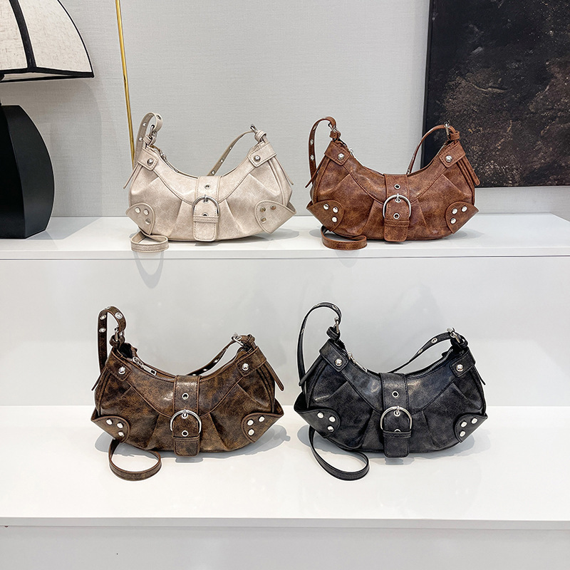 New retro spicy girl motorcycle crossbody bag, trendy European and American style armpit bag, fashionable casual commuting shoulder bag, designer bag