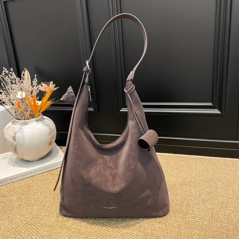 Spring women's fashionable large capacity synthetic leather handbag, casual and simple classic work shoulder bag, popular college student fashion