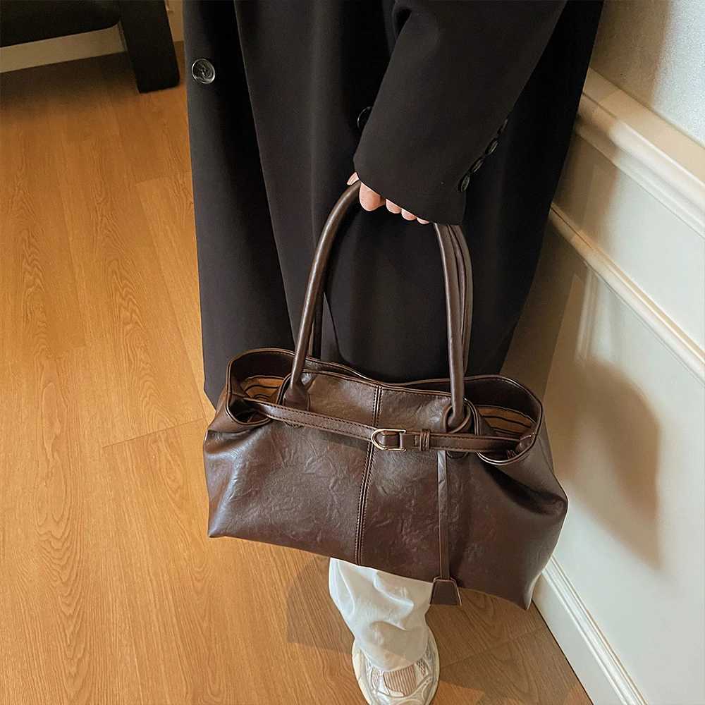 Designer bag Ladies LargeCapacity New Autumn and Winter Niche Design Single Shoder Underarm Bag Casual Work Cmute Bag Y251029