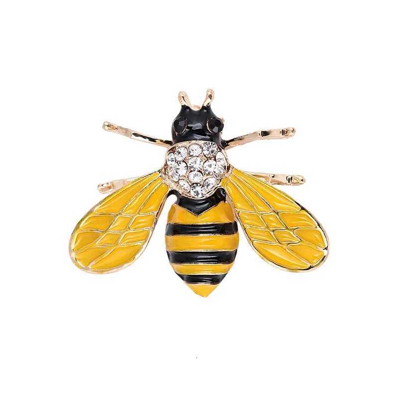 1Pc Cute Bee Brooch with Vintage Style Korean Fashion Animal Brooches Pins for Women Jewelry Accessories Party Gifts 2025 Y251029