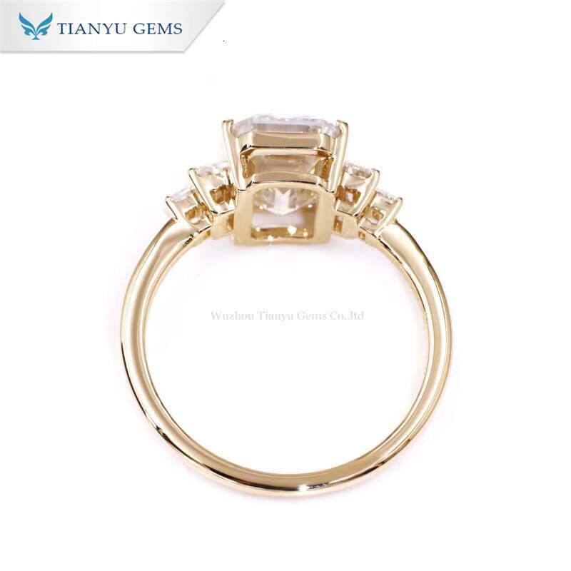 Tianyu Gems 7x10mm Emerald Cut Moissanite D VVS 5 Stone Ring Customized Bezel Set 18k 14k 10k Yellow Gold Women Engagement Rings