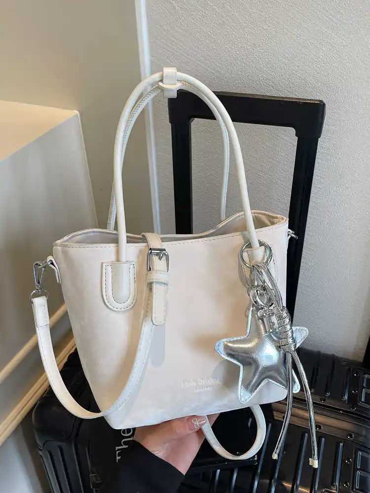 Designer bag French Bucket Handbag for Wen Autumn Winter New Suede Casual e Shoder Bags Chic Cmute Crossbody Bag with Pendant Y251029