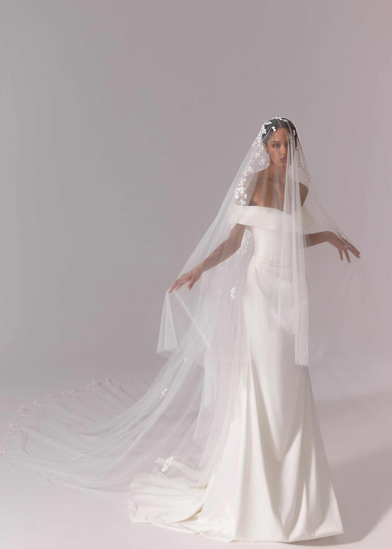 Elegant Appliques Wedding Veils Soft Tulle Two Layer Long Cathedral Length Bridal Veils Customized Marriage Accessories