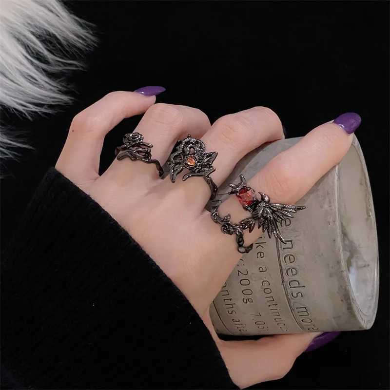 2025 TrenDY Game And Deepspace Sylus Cosplay Black Crow Rings Jewelry Punk Charm Hip Hop AccESSories Halloween PropW251030