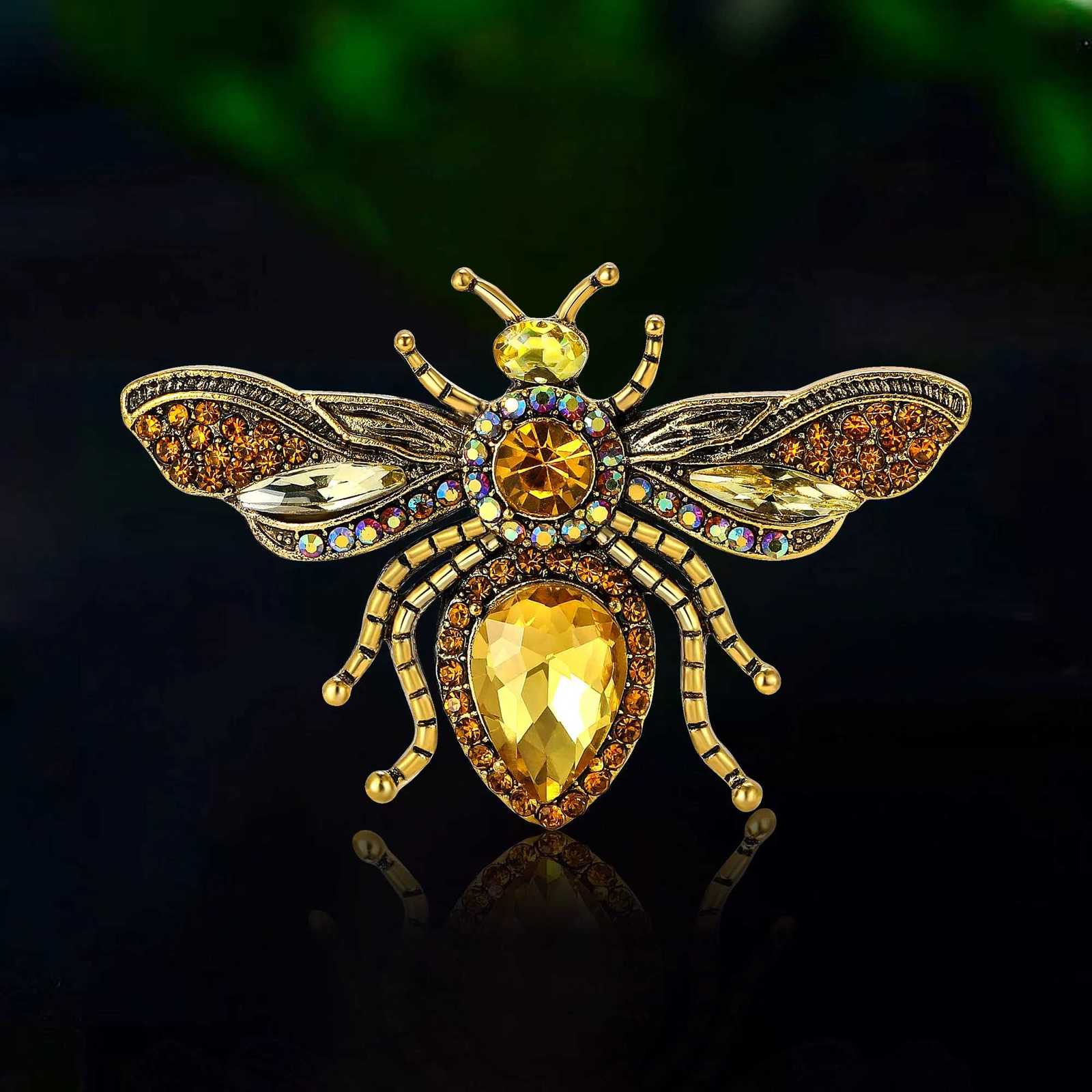 Stylish Rhinestone Bee Brooches for Women Unisex Crystal Glass Insect Pins Event Funny Luxury Gifts New Year Friends Decoration Y251029