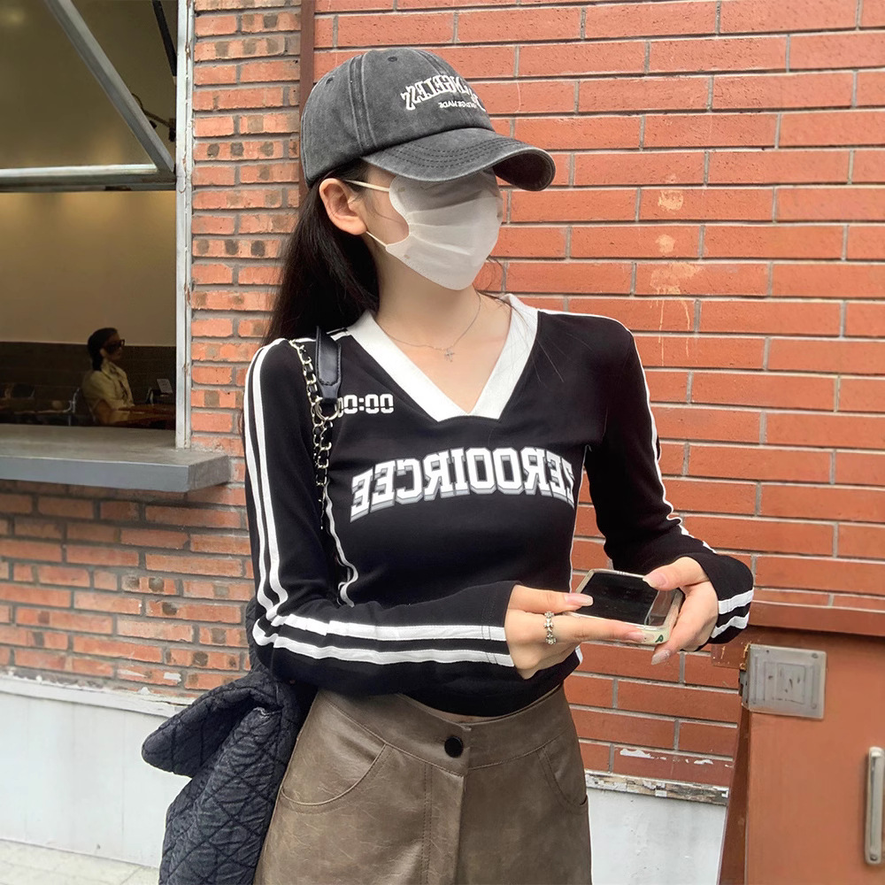 American designer retro long sleeved t-shirt for women in spring and autumn, new tight fitting short style, black spicy girl top