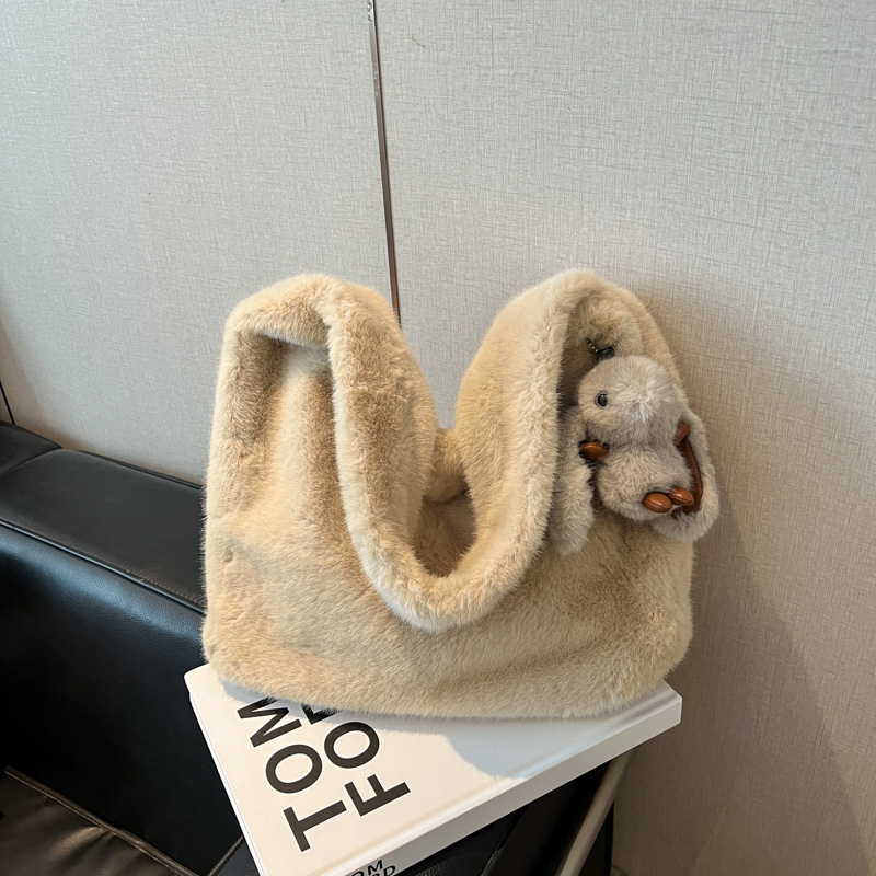 Winter women's fashionable large capacity synthetic leather handbag, casual simple classic work shoulder bag, popular college student fashion cro