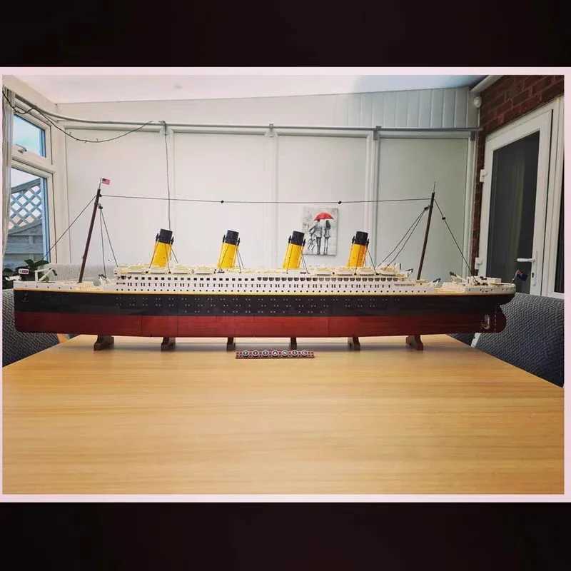 Compatible 10294 Titanic MOC Building Blocks Display Model Bricks Cruise Boat Steamship Aldult Toy Christmas Gifts 9090pcsXJ251030