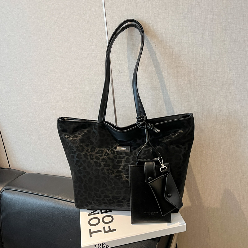 Autumn women's fashionable large capacity synthetic leather handbag, casual simple classic work shoulder bag, popular college student crossbody b