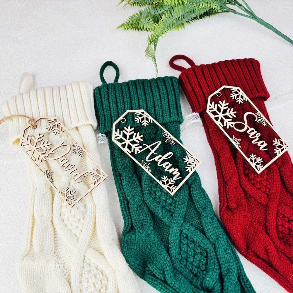 Custom Wood Christmas Name Tag Snowflake Present Gift Tag for Holiday Decorations And Christmas Party C251030