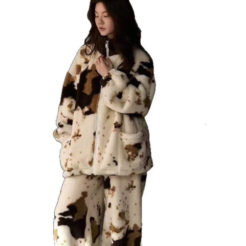 Pajamas Womens Autumn and Winter Flannel Loungewear Coral Fleece Thickened Fleece Polka Dot Zipper Warm Clothes Set 251029