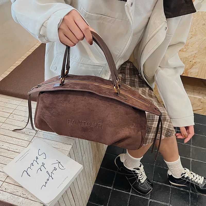 Designer bag Brand Luxury Handheld Bowling Bag Fi Versatile Cmuter Shoder Bag Trend Tassel Irregar Design Wen Cluh Bag Y251029