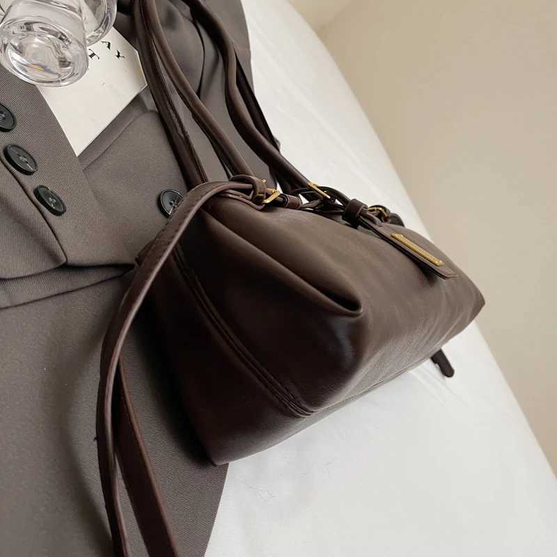 New Style Handbag Vintage And Fashionable CrossBody Bag For Women Niche Product Large Capacity Vintage Style Shoulder Bag L251029