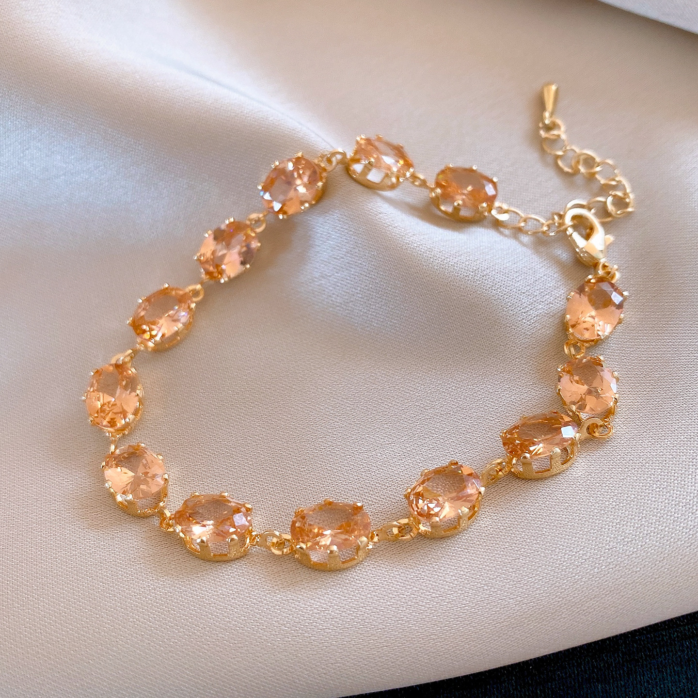 Designer bracelet Fashionable New Vintage Geometric Zircon Bracelet Light Luxury High Grade bracelet Christmas gift free shipping bracelet for women