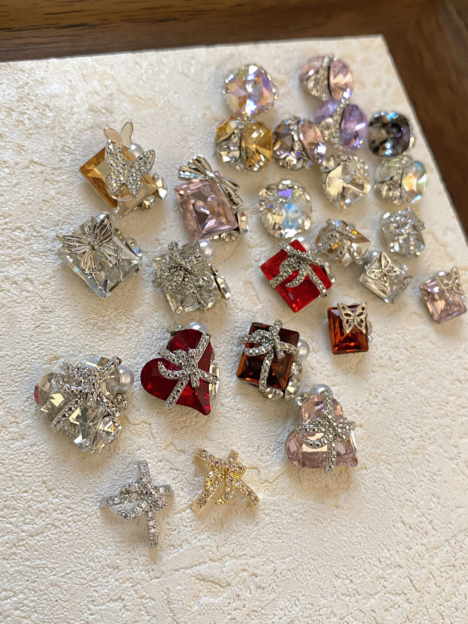 5 PCS Nail Full Diamond Jewelry Christmas Gift Box With Claw Diamond Alloy Heart Years Nail Metal Drill Accessories 251027