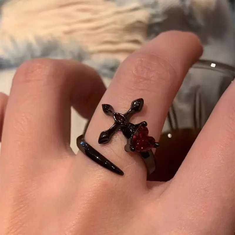 Y2K Kpop Black Silver Color Thorn Crow Rings for Women Men Punk Red Zircon Heart Opening Rings Gothic Creative Jewelry GiftW251030