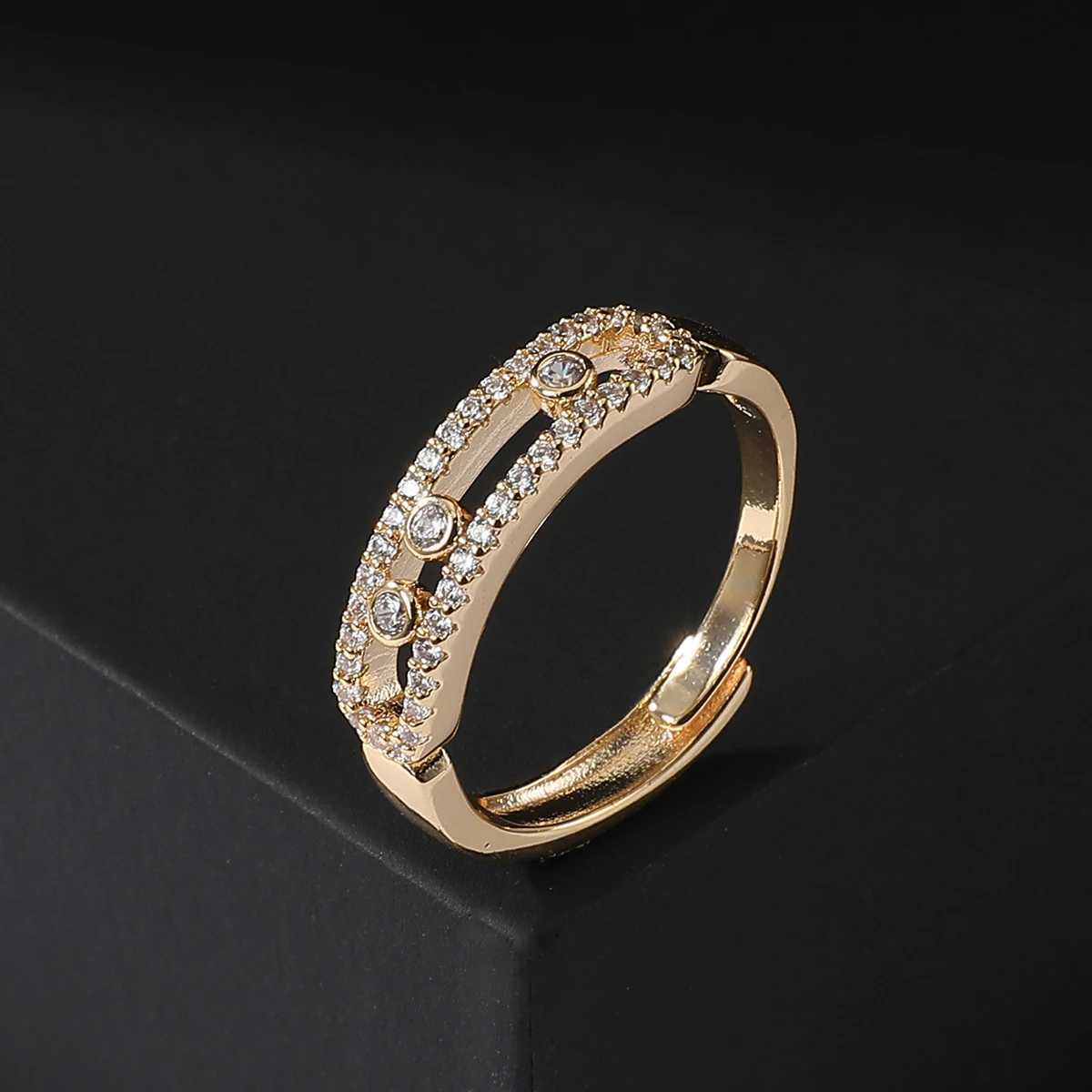 New Romatic Women Fashion Ring Full Zircon Moved Beads Design Luxury Wedding Party Jewelry Adjustable Ring AccessoryW251030