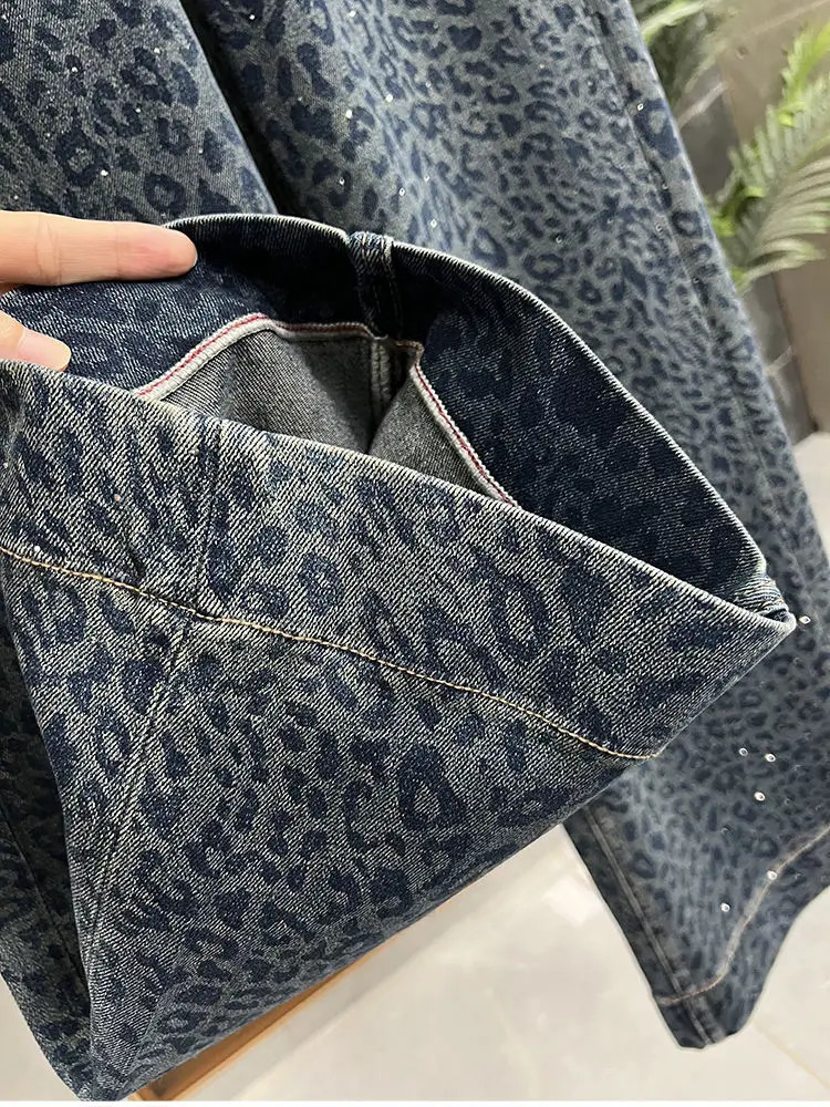 2025 Autumn Retro Leopard Print Diamond Wideleg Jeans Womens High Waist and Thin Floormopping Trousers 251029