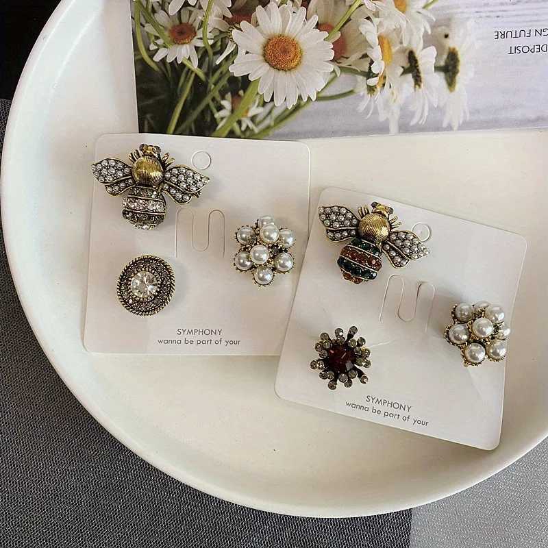 3 pcsset Palace Style Women Men Fashioni Crystal Bee Brooch Set Vintage Classic Lady Korean Style Insect Badges Y251029