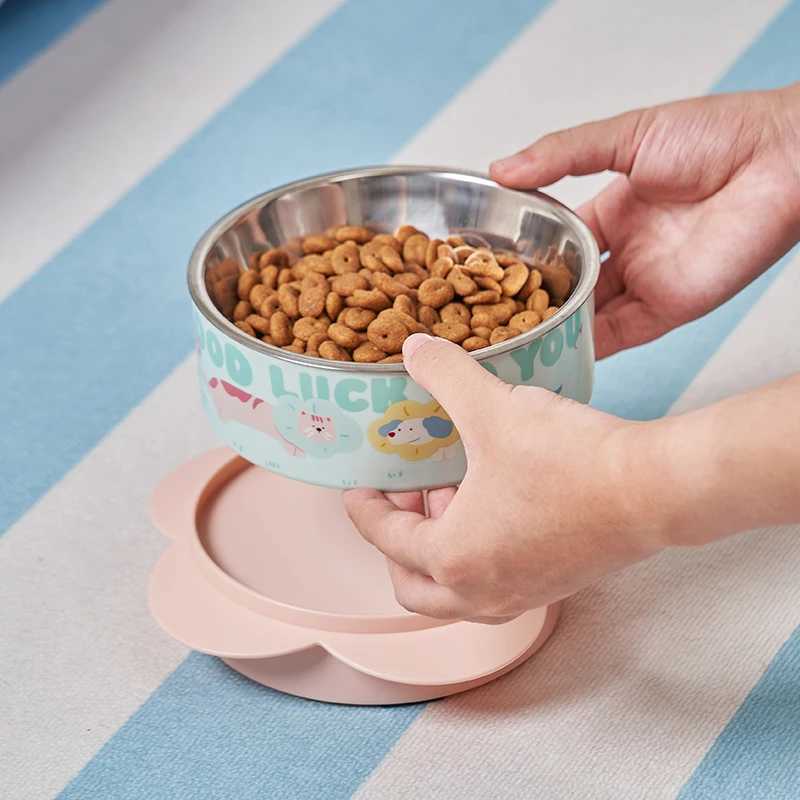 Single pet feeding bowl with large pet feeding capacity Removable design for easy cleaning Essential for home petspet bowl J251113