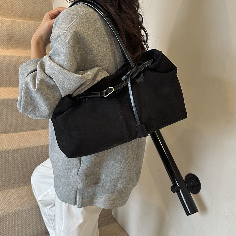 New Retro Matte Large Capacity Bag, Fashionable Suede Single Shoulder Underarm Bag, Handheld, Trendy Luxury Designer Bag