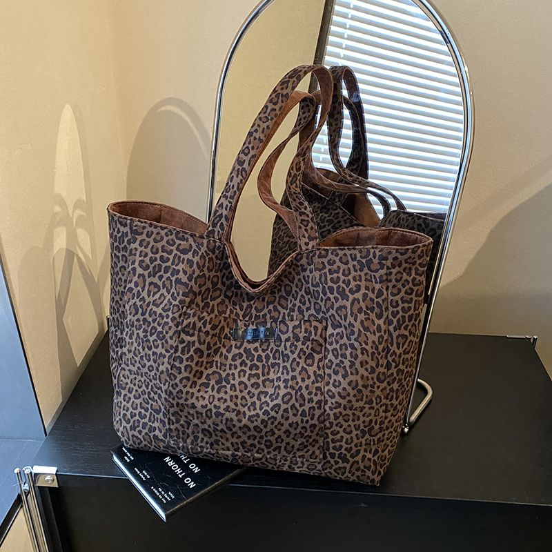 Summer women's fashionable large capacity synthetic leather handbag, casual simple classic work shoulder bag, popular college student lightweight