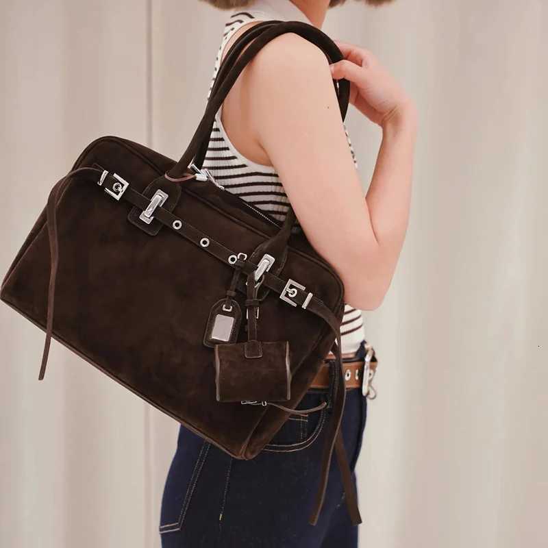 Designer bag Korean Wen Shoder Bag Highend Belt Buckle Design Frosted Tote Bag New Simple Largecapacity Bost Handbag For Wen Y251029