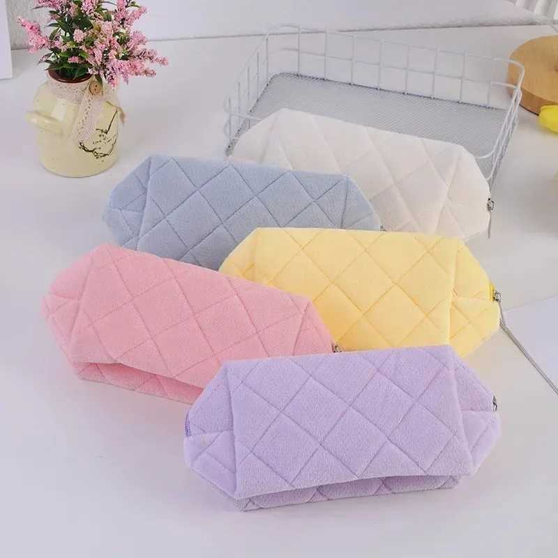 Girls Soft Plush Travel Cosmetic Bag Organizer Case Cute Lady Make Up Case Necessaries Solid Color Plaid Makeup Bag for Women J251115