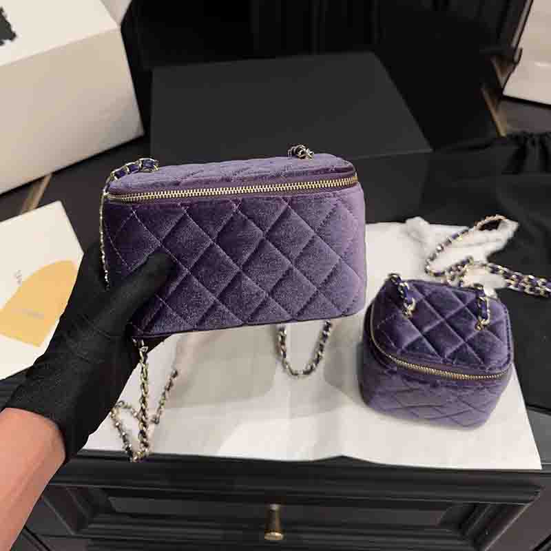 11/17cm ladies Designer makeup bag Velvet Metal Hardware Mattiras Zipper makeup bag Purse 4 color purse shoulder crossbody bag
