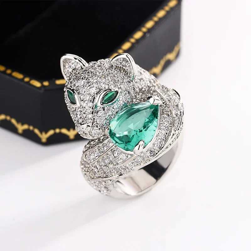 Creative Leopard Head with Green Eyes Stud Ring For Women 925 Silver Micro Paved with CZ Stone Animal Earring Jewelry RingW251030