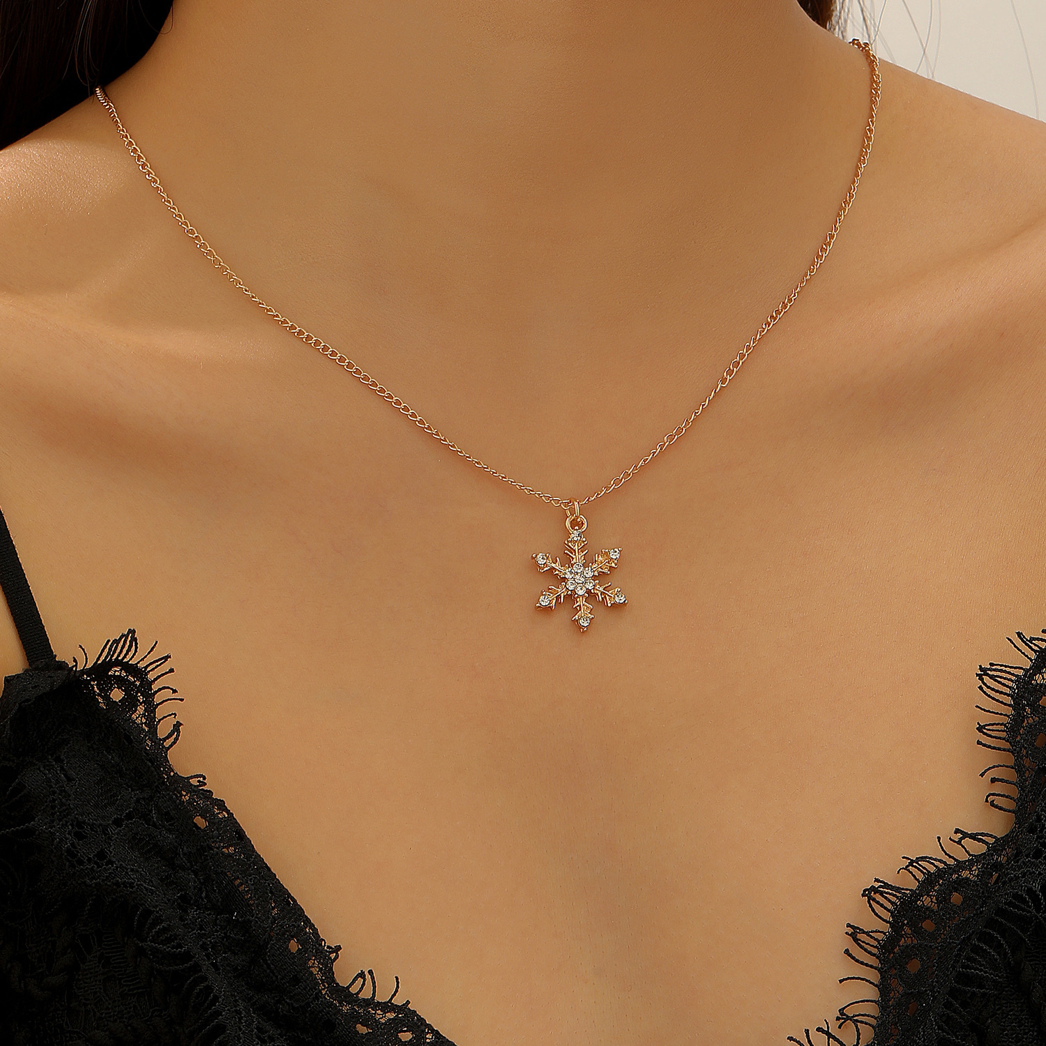 Women's Autumn/Winter Jewelry: Stylish Multi-Layered Chain Bracelet w/ Festive Animal Charm