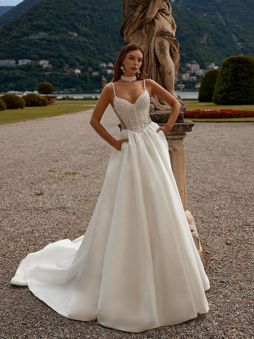 Elegant A Line Women Wedding Dress Spaghetti Straps Sleeveless Bridal Gowns Sequins Pearls Beaded Sweep Train Dress Custom Made vestidos de novia