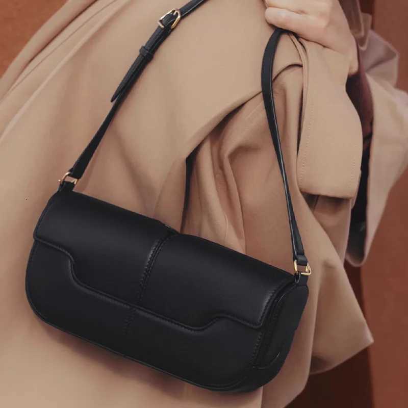 Designer bag Niche autumn and winter cmuting singleshoder underarm bag cowhide handbag casual and simple handheld baguette bag Y251029