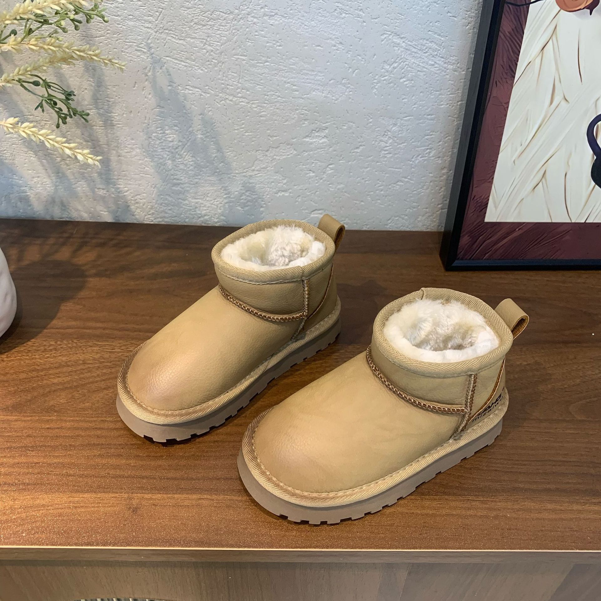 Winter new children's smooth snow boots with multi-color wool lining and warm short boots for both boys and girls, anti slip soft sole designer c