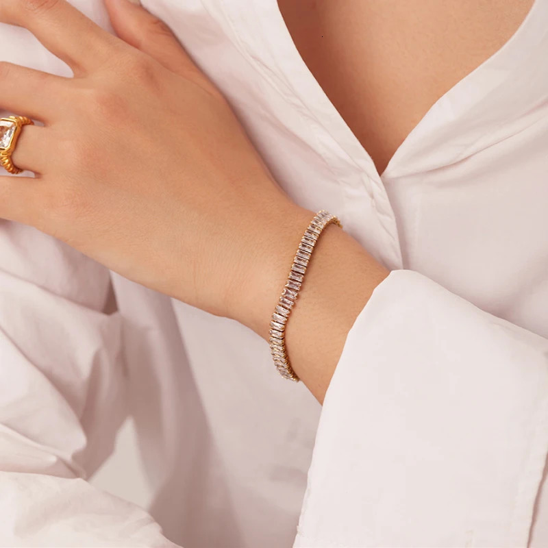 Golden Bracelet Gold Color Chain Elegant Women Trendy Pearls Rhinestone Decoration Vintage Punk Bracelet Female Gift 251028