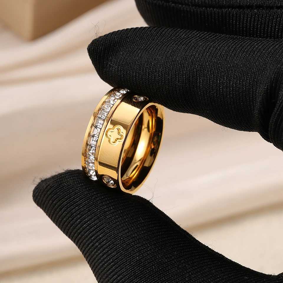 ZAKOL Classic Round Zircon Stainless Steel Ring for Women Fashion Sliver Gold Color Engagement Couple Ring Jewelry GiftW251030