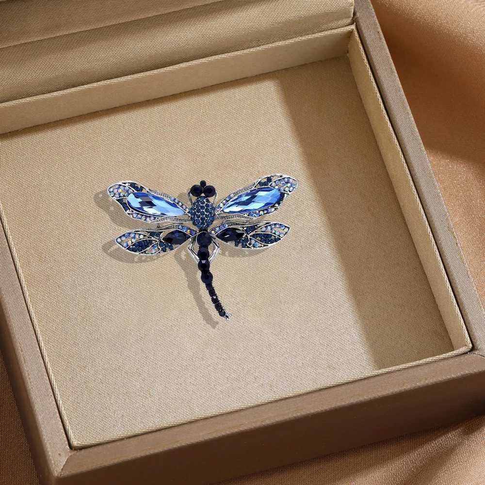 Diamond Dragonfly Brooch Universal Insect Alloy Corsage Pin Trendy Versatile Clothes Backpack Scarf Accessories Brooches Y251029