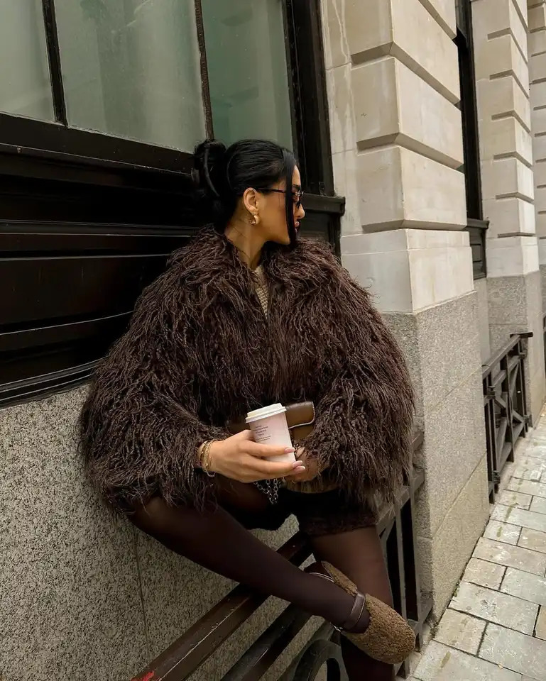 Women Solid Color Short Fur Jacket Casual Fashionable Round Neck Loose Chic Outerwear Winter Daily Highstreet Jackets 251029