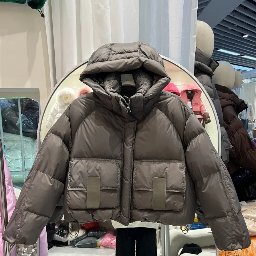 White Duck Down Coat Bread Parka Down Jacket Women Long Sleeve Thicken Loose Stylish Cropped Hooded Winter Puffer Jacket 251023CJ