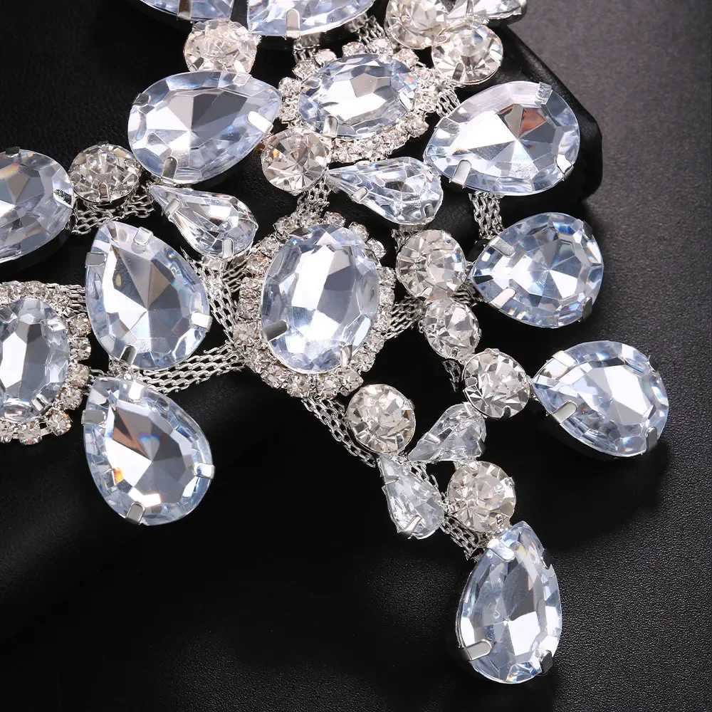 Masquerade Mask Half Face Women Luxury Dance Accessories Venice Mysterious Crystal Face Jewelry Performance Prom Decor HalloweenW251029