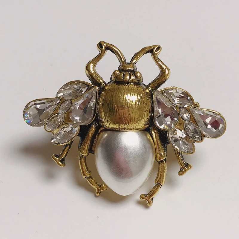 Retro Bee Crystal Pearl Brooches For Woman Mens Party Clothing Brooch Pins Accessories Y251029