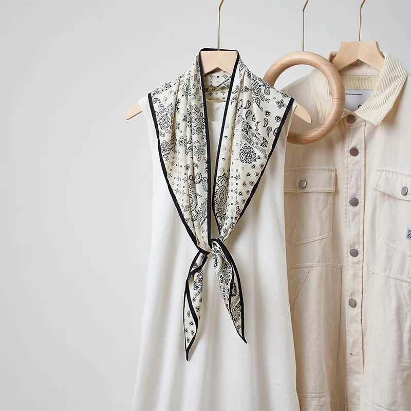 135 85 85Cm Wearing Headscarf Twill Silk Simulation Silk Cool Diagonal Scarf Cashew Print Womens Triangle Silk ScarfW251029