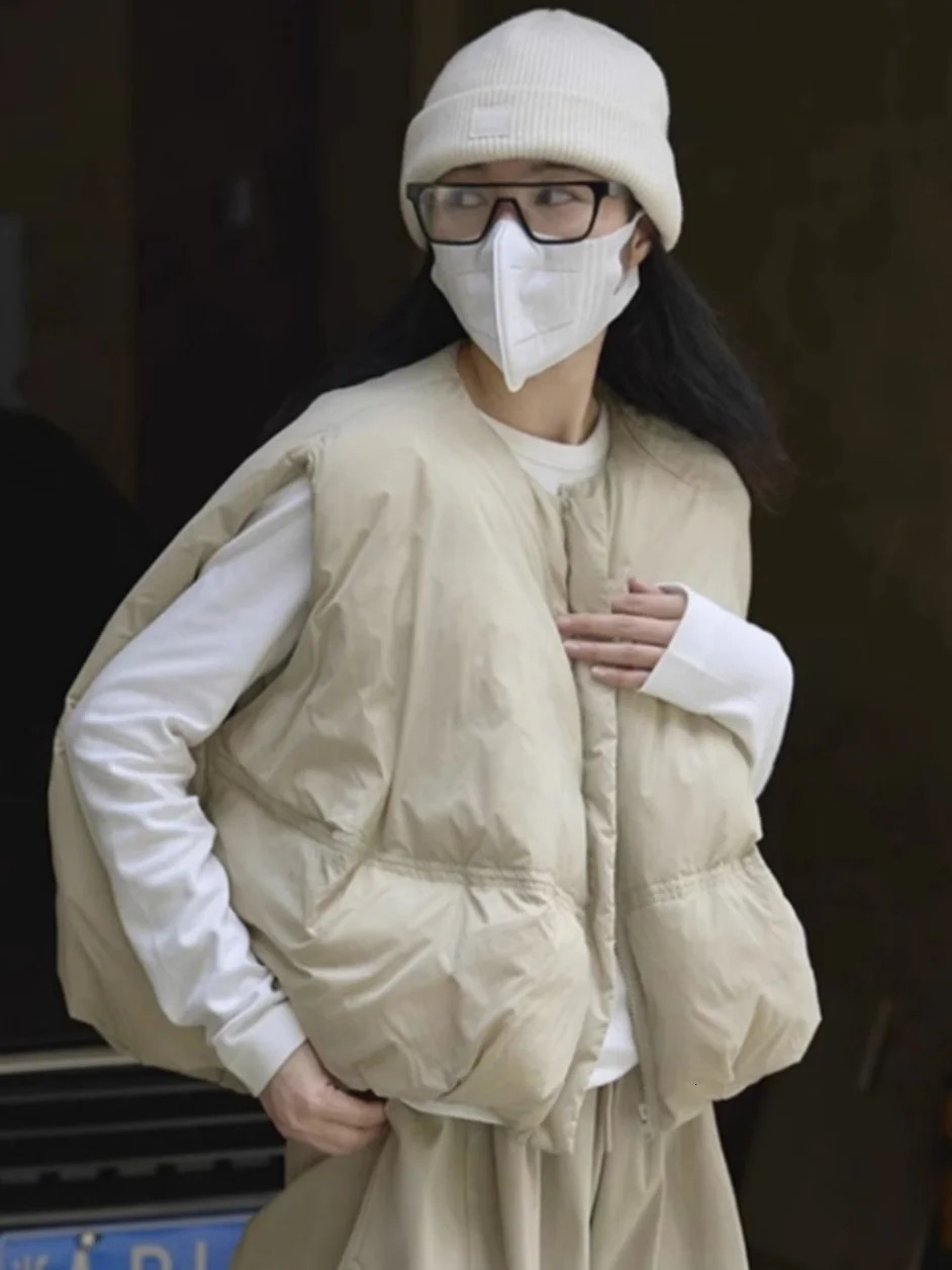 Womens ort White Du down Vest Autumn Winter Sle Outerwear Casual Loose Faion European Sle oulder Pad Jaet 251024